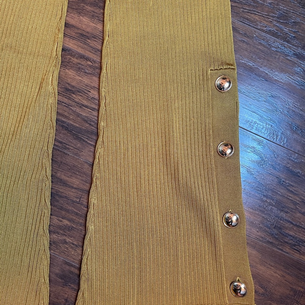 🩷NWT GOOD AMERICAN Gold Plated Boss Flare Pants, Size 3 - Picture 3 of 5
